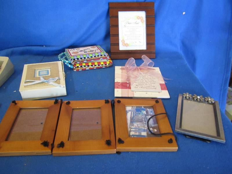 lot 91 image: picture frames and other dcor wit...