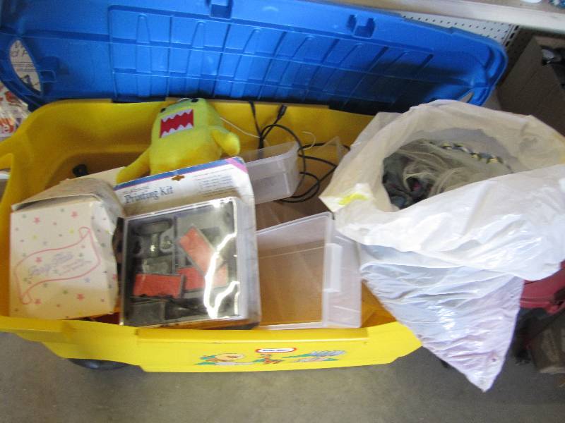 lot 95 image: Large yellow tote with printing kit...