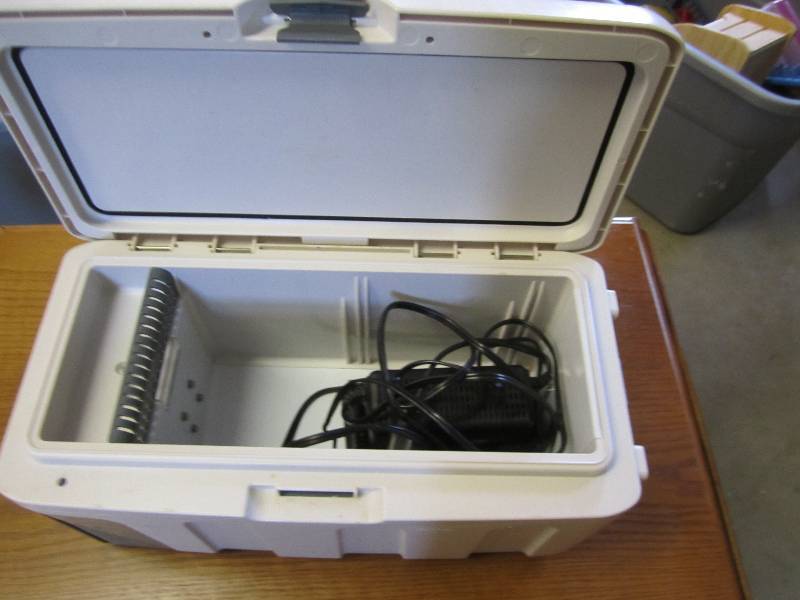 lot 201 image: Mini Fridge cooler, can use either ...
