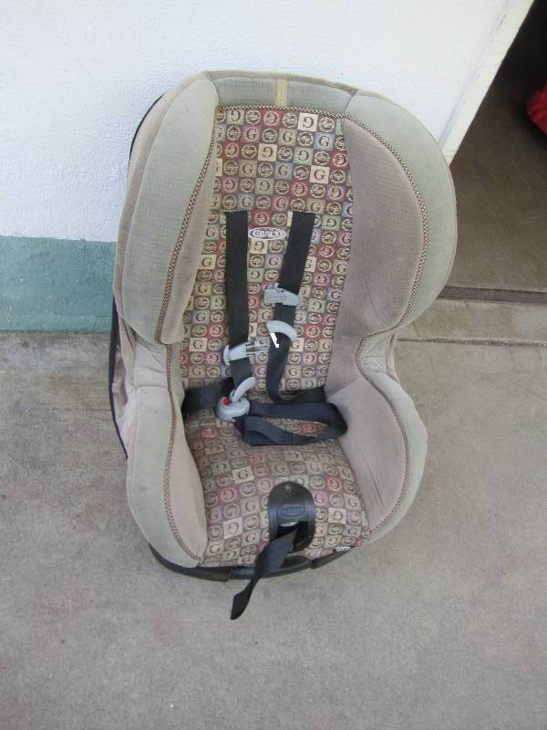 lot 180 image: car seat ...