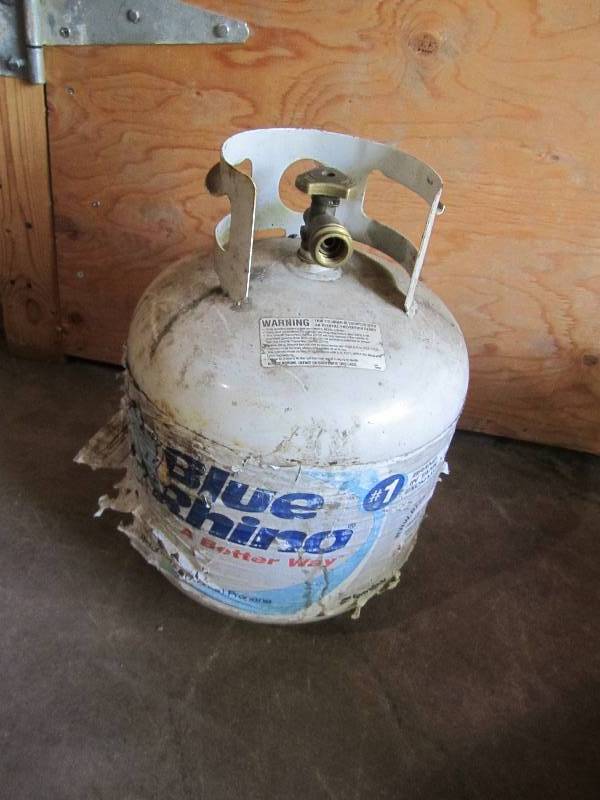lot 183 image: blue rihno propane tank, approx. ha...