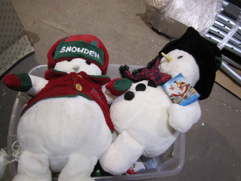lot 184 image: bin of christmas dcor and more...
