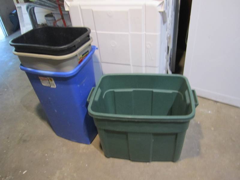 lot 187 image: 4 garbage cans and one bin ...