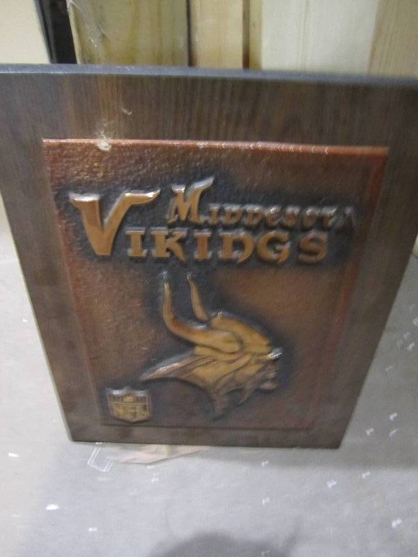lot 192 image: Minnesota vikings plack ...