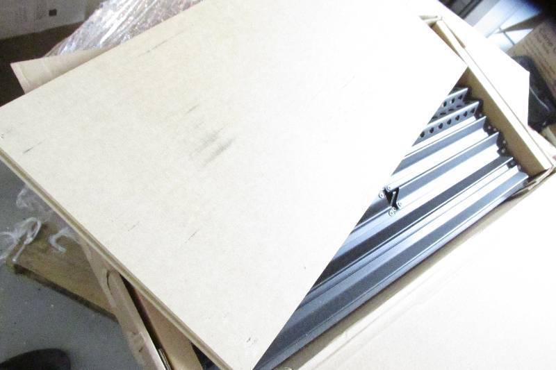 lot 389 image: Edsal metal and particle board shel...