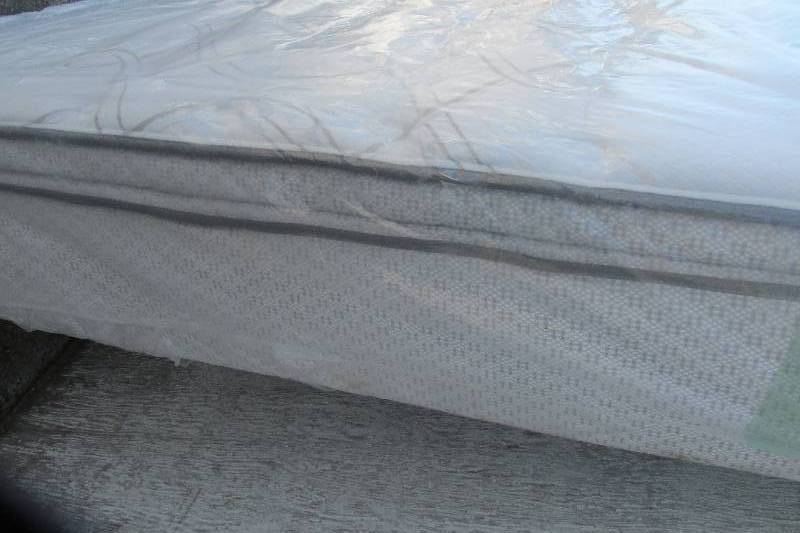 lot 3 image: Brand New Sealy Posturepedic Union ...