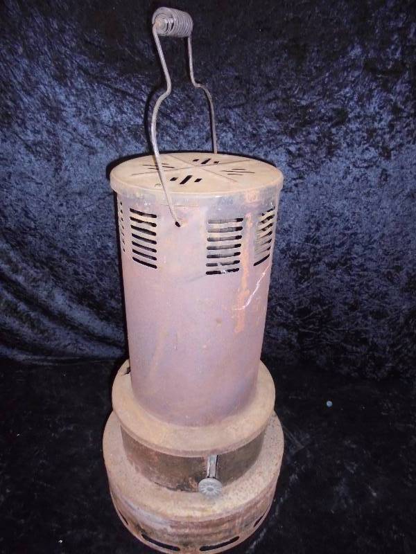 lot 4 image: Old Heater