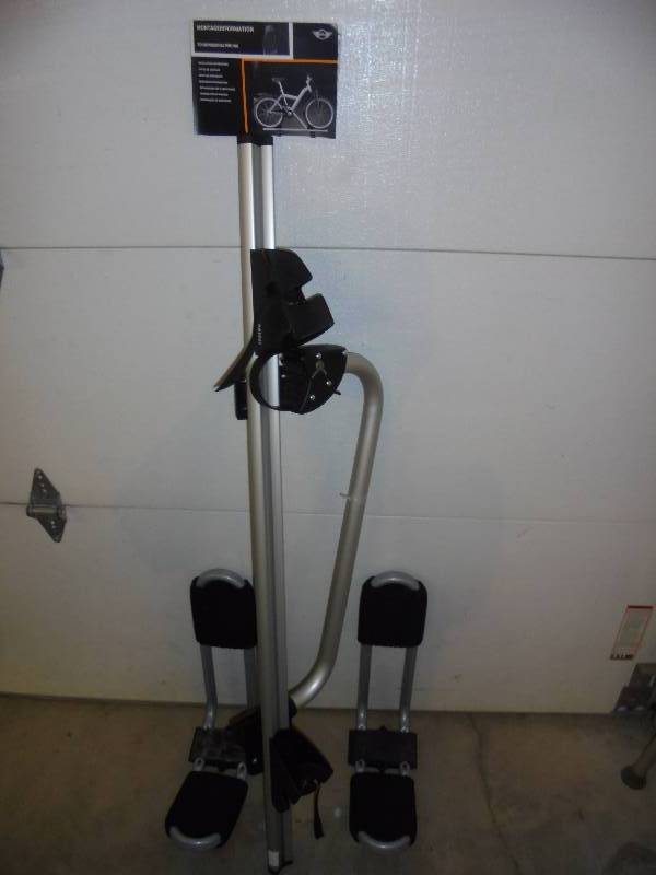 lot 19 image: Bike & Kayak Rack