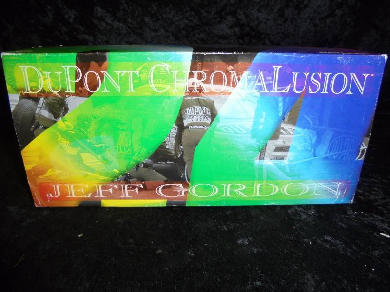 lot 21 image: NASCAR Diecast - 1998 Jeff Gordon Dupont ChromaLusion