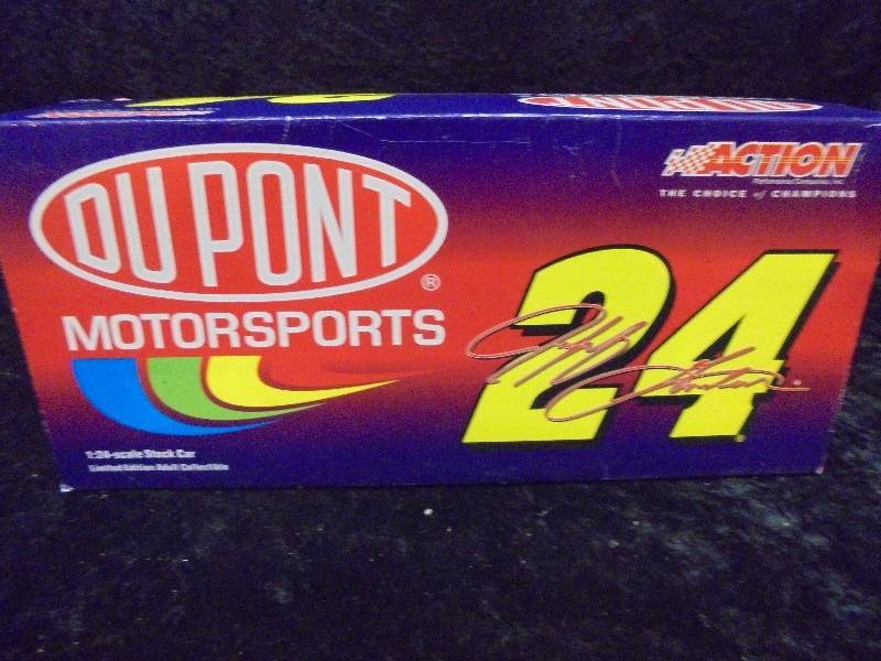 lot 24 image: NASCAR Diecast - 2001 Jeff Gordon Dupont