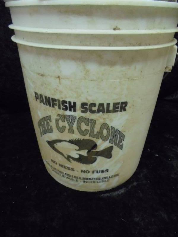 lot 25 image: Cyclone Panfish Scaler