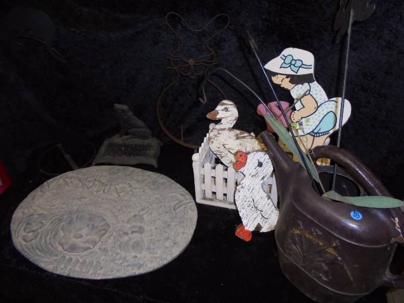 lot 31 image: Lot -Misc Garden Dcor