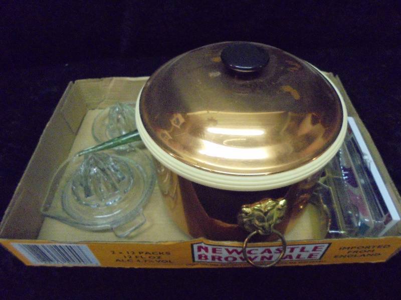 lot 35 image: Lot - Ice Bucket, Souvinor Spoons, Juicers