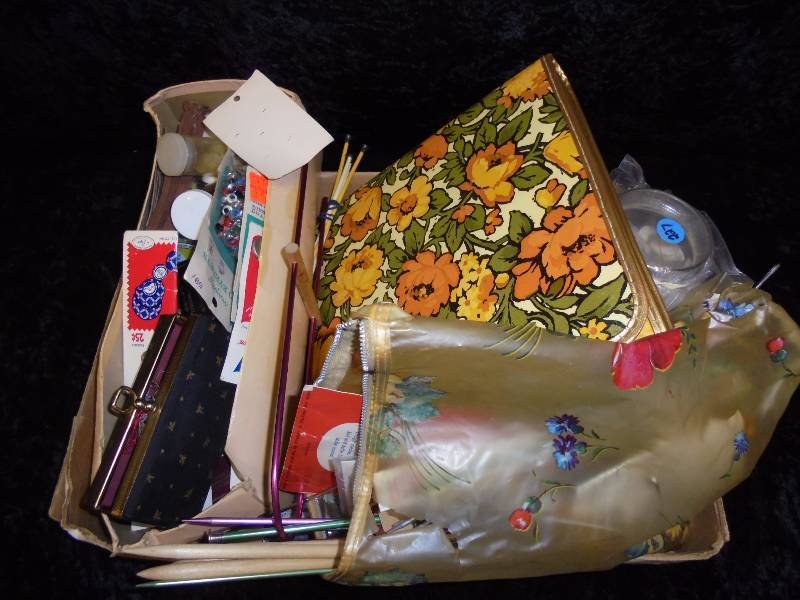 lot 39 image: Lot - Misc Sewing Knitting Items, Jar of Buttons, etc
