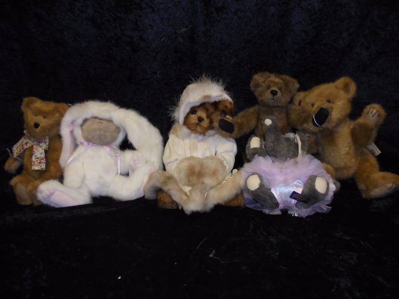 lot 40 image: Lot -Misc Boyd Bears, Bunny