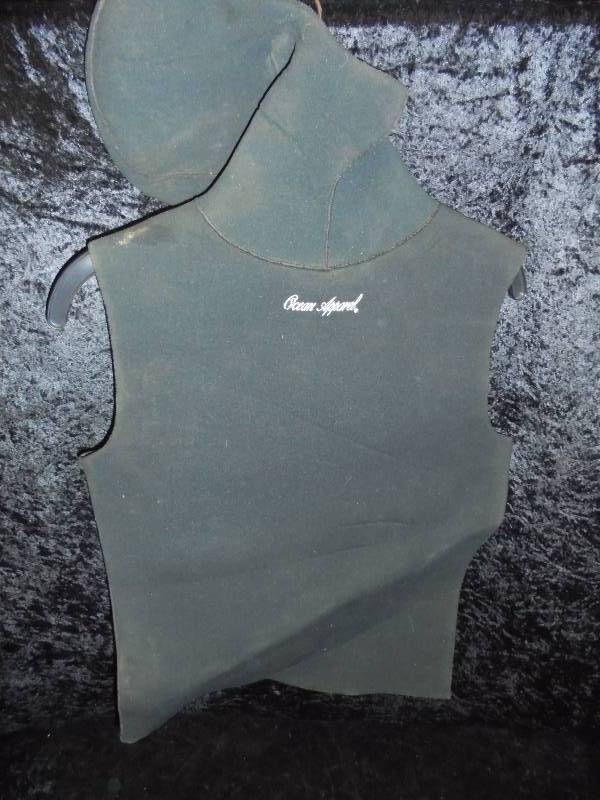 lot 49 image: Wet Suit - Ocean Apparel
