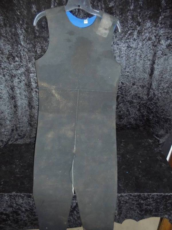lot 50 image: Wet Suit ML