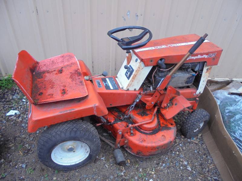 lot 58 image: Simplicity 525 Mower