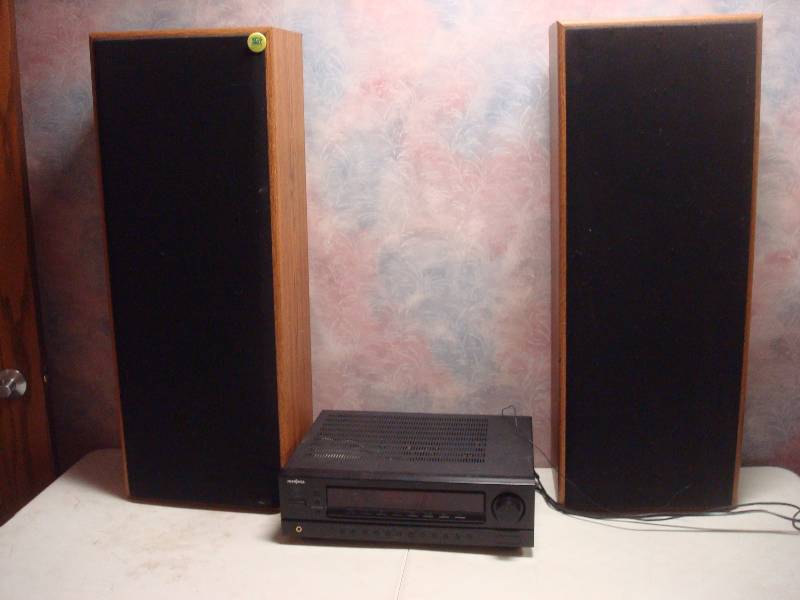 lot 2 image: Insignia Stereo Receiver, Works, Has Some Speakers