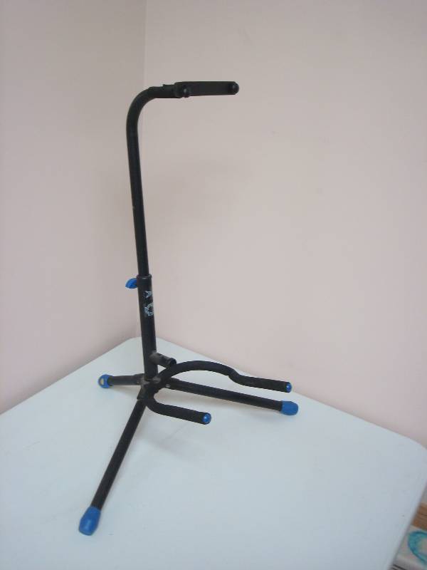 lot 6 image: Folding Metal Guitar Stand, Guitar Not Included
