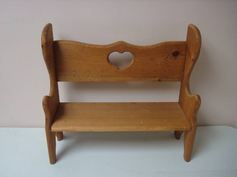 lot 11 image: Small Wood Bench, Some Wear