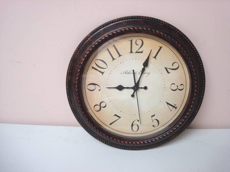 lot 23 image: Plastic Wall Clock, WorkPlastic Wall Clock, Works