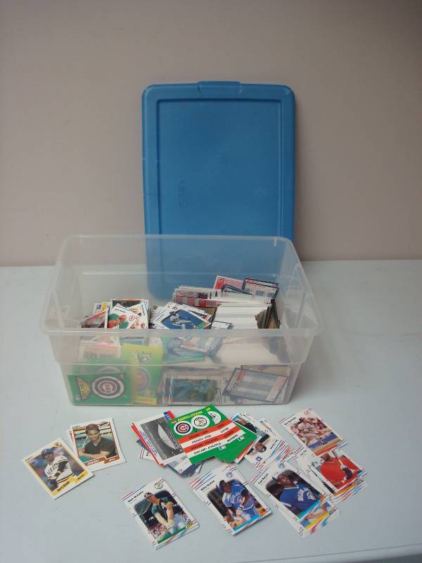 lot 75 image: Bin With Some Fleer Baseball Cards