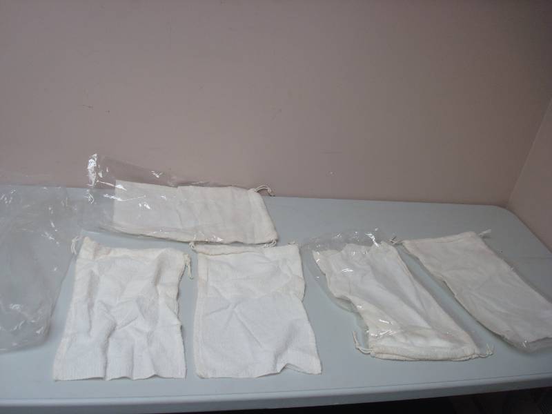 lot 89 image: Lot Of 5 Towel Bags