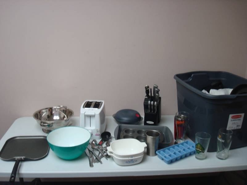 lot 98 image: Bin With Large Lot Of Used Kitchen Items