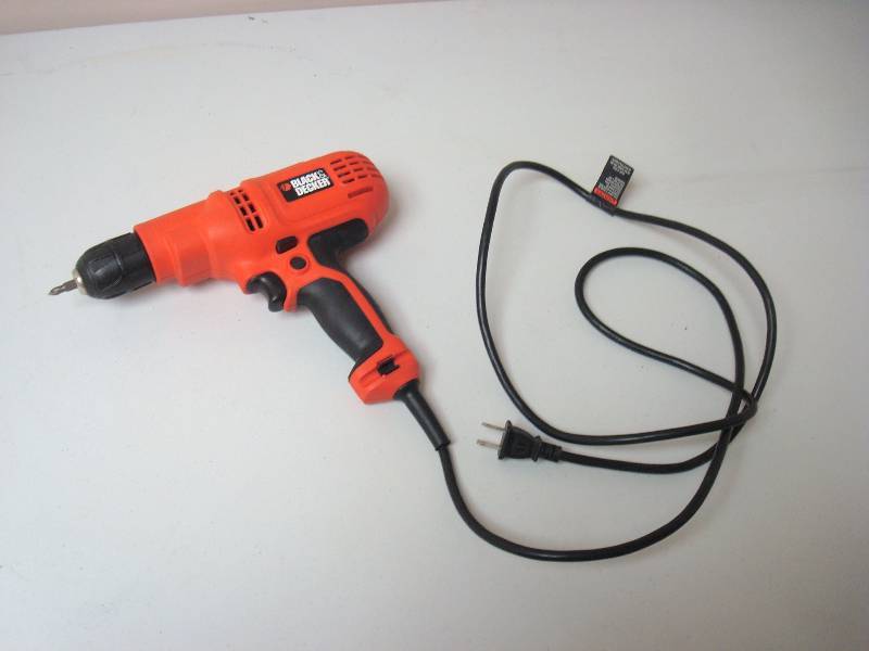 lot 101 image: Black And Decker Cordless Drill, Works