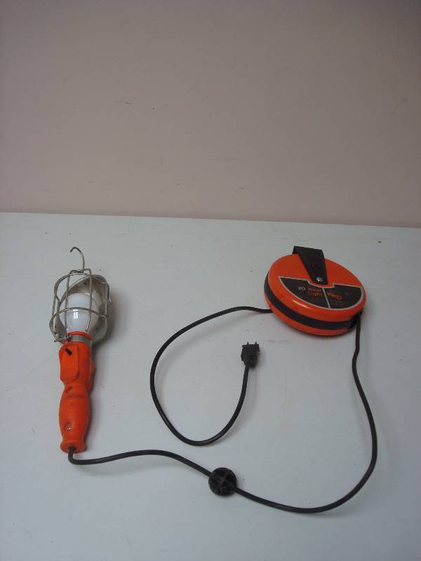 lot 107 image: 20 Reel Light