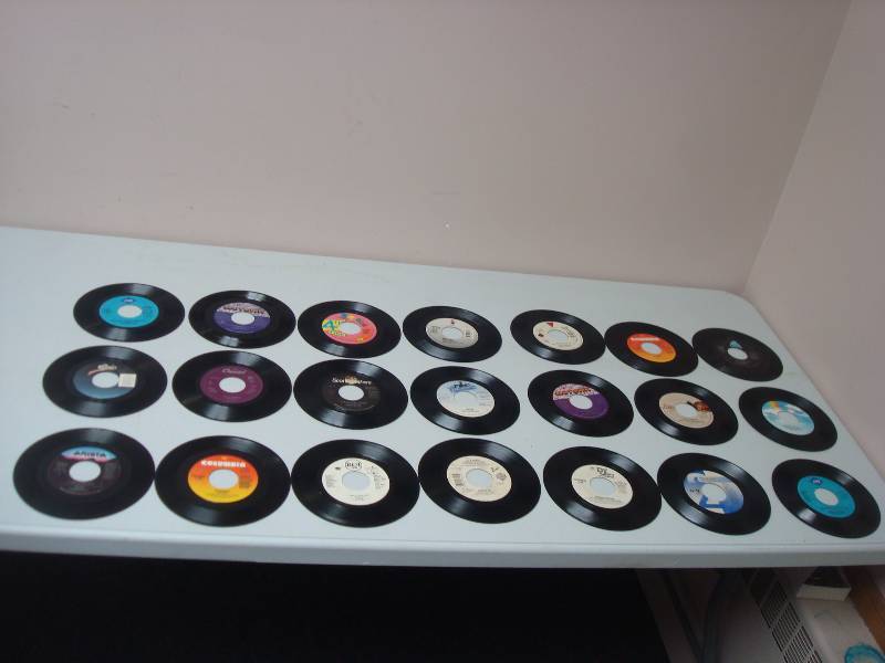 lot 116 image: Lot Of 21 -  7 Vinyl LP 45 Records, Used, Some Show Wear, Kool Moe Dee, Keith Sweat, See Pics For Titles