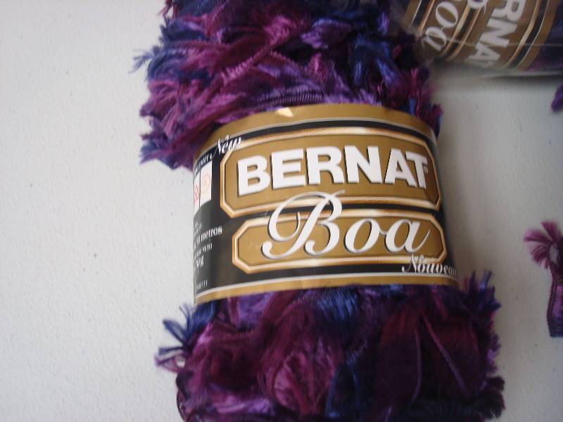 lot 124 image: Lot Of Bernat Boa Fabric