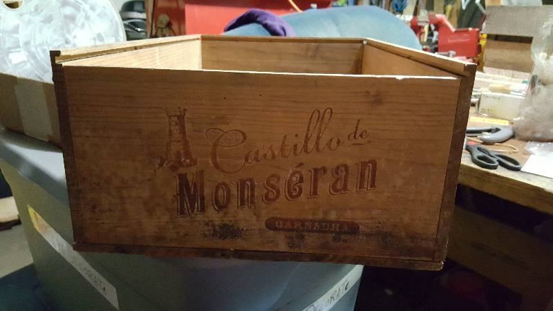 Custillo De Monseran wooden box