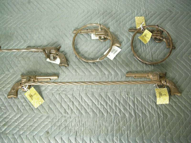 Metal Rustic Pistol Bathroom Set