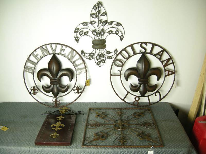 Metal Fleur de Lis Hangers