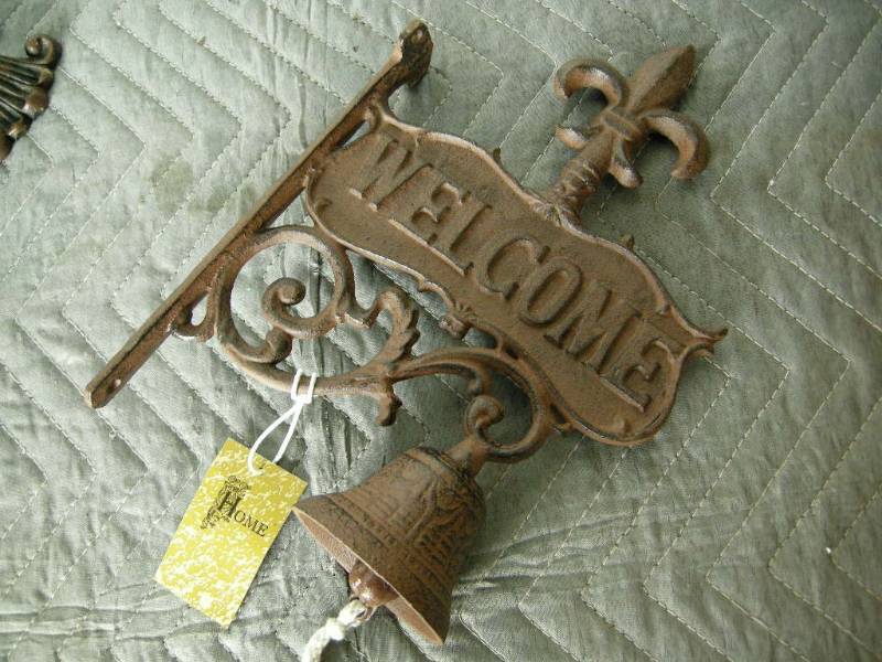 Cast Fleur de Lis Bell