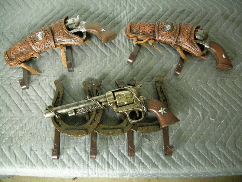3 Pistol Wall Hook Sets