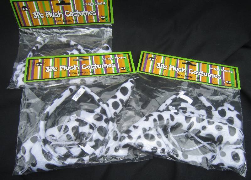 lot 208 image: NEW 3 FULL SETS-COSTUME- EARS, BOWTIE AND TAIL