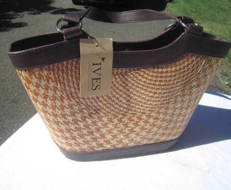 lot 176 image: NEW -- PURSE