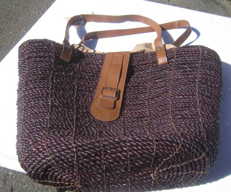 lot 178 image: NEW -- PURSE