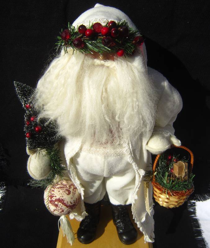 lot 276 image: Collectible Santa with White Coat- 2004 Old World Collection Approx 18 high