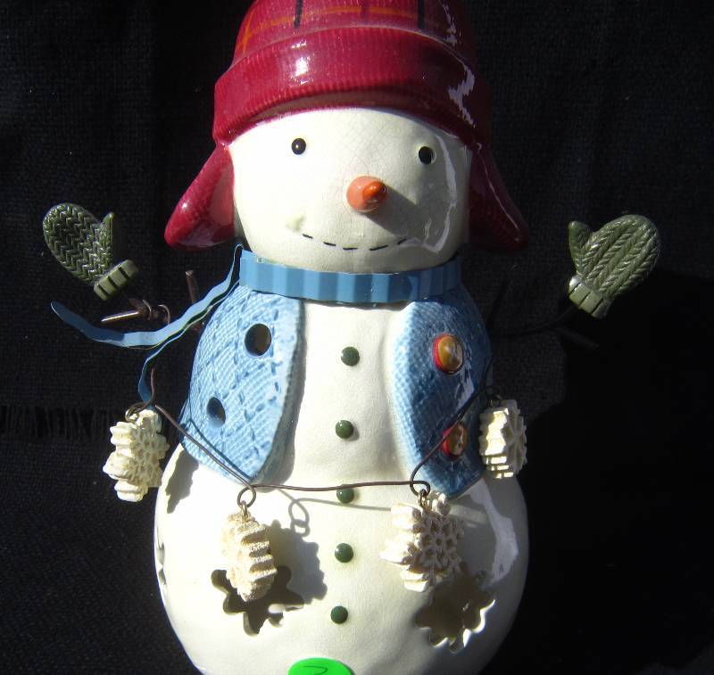lot 290 image: Ceramic Snowman Tealight