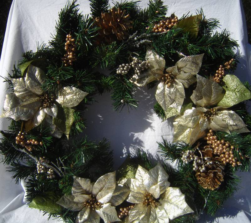 lot 300 image: Large Wreath Approx 22 New in Box