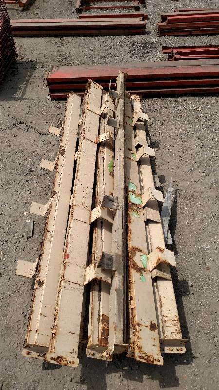 Pallet racking cross beams