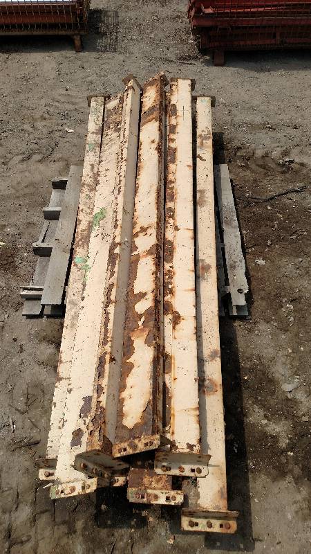 Pallet racking cross beams
