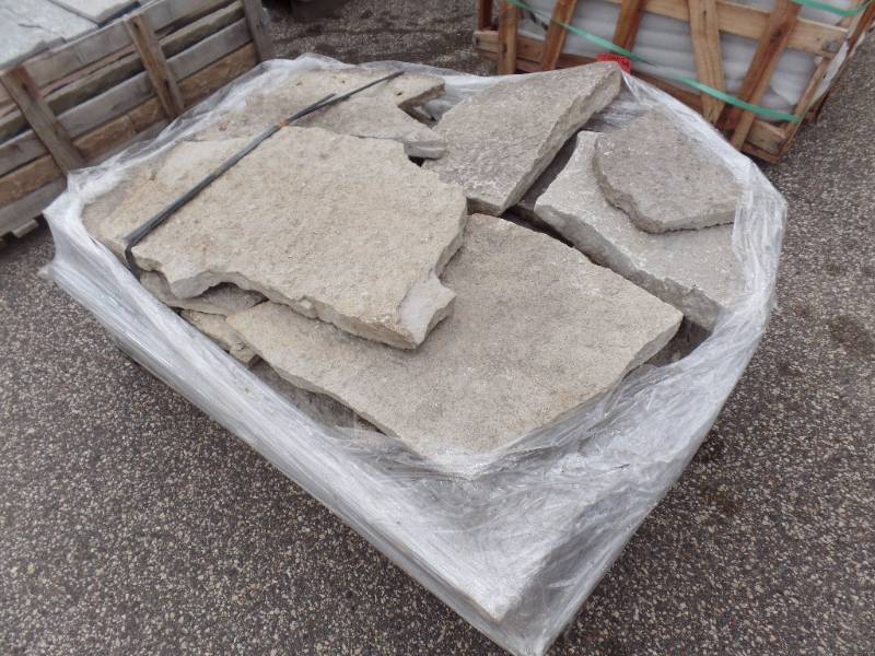 lot 38 image: Flagstone