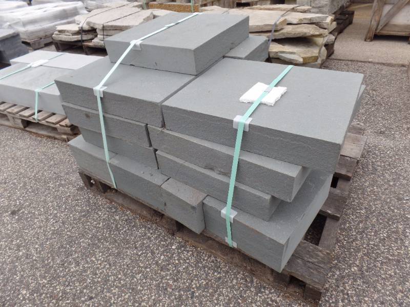 lot 40 image: Bluestone Thermal Cut-Offs