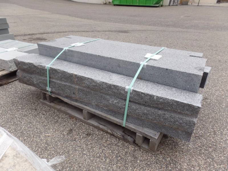 lot 42 image: Granite