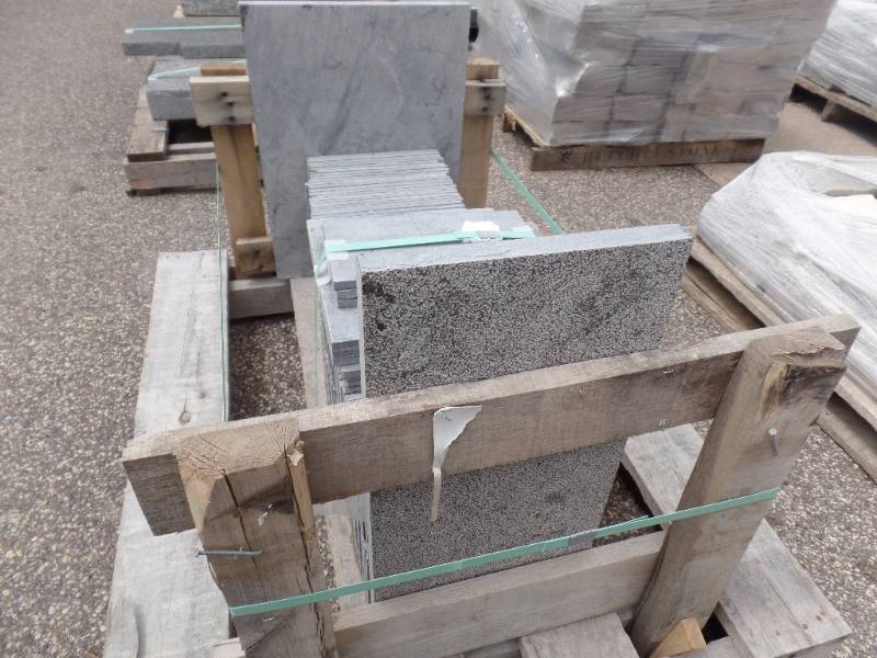 lot 43 image: Limestone Tile